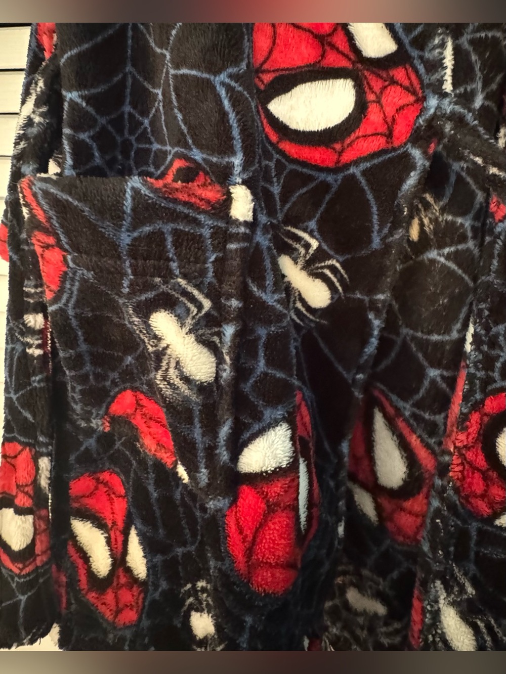 Marvel Spider-Man Plush Robe - Picture 4 of 5